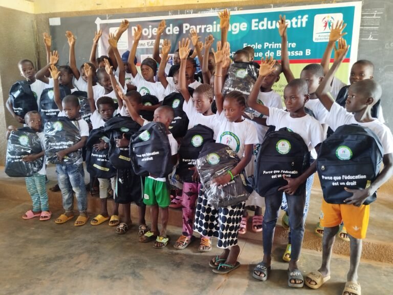 Boassa : Plus de 30 élèves parrainés par l’association Djokolobés Leeré 4 Boassa : Plus de 30 élèves parrainés par l’association Djokolobés Leeré 4