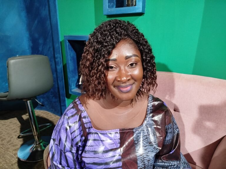 Linda Kaboré : La voix du ciel, sourire des écrans, elle présente la météo 4 Linda Kaboré : La voix du ciel, sourire des écrans, elle présente la météo 4