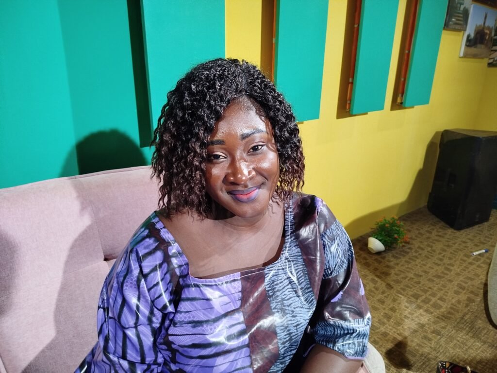 Linda Kaboré : La voix du ciel, sourire des écrans, elle présente la météo 5 Linda Kaboré : La voix du ciel, sourire des écrans, elle présente la météo 5