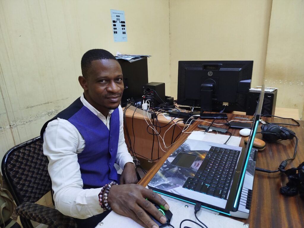 Linda Kaboré : La voix du ciel, sourire des écrans, elle présente la météo 4 Linda Kaboré : La voix du ciel, sourire des écrans, elle présente la météo 4
