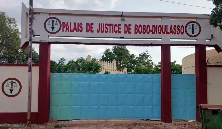 Toussiana : Une septuagénaire et sa fille condamnées pour pratique d’excision sur une fillette 2 Toussiana : Une septuagénaire et sa fille condamnées pour pratique d’excision sur une fillette 2