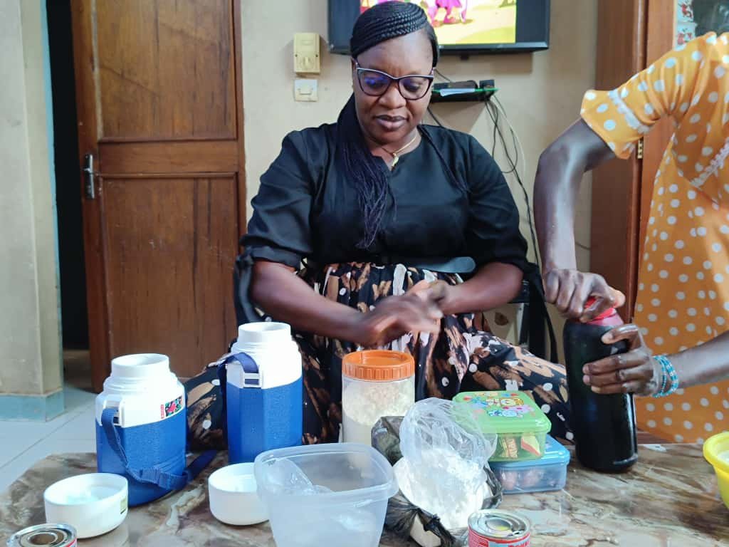 Chez les Soulama : Entre préparations et course contre la montre pour déposer les enfants à l’école 2 Chez les Soulama : Entre préparations et course contre la montre pour déposer les enfants à l’école 2