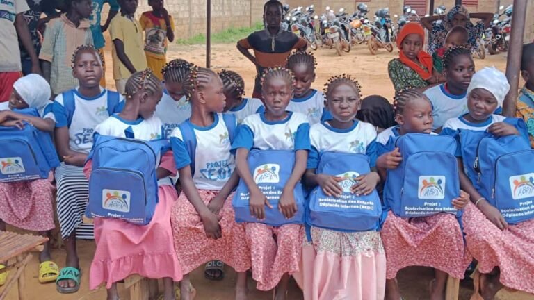 13 jeunes filles déplacées internes bénéficient de kits scolaires et d’hygiène grâce à l’ABPN 1 13 jeunes filles déplacées internes bénéficient de kits scolaires et d’hygiène grâce à l’ABPN 1