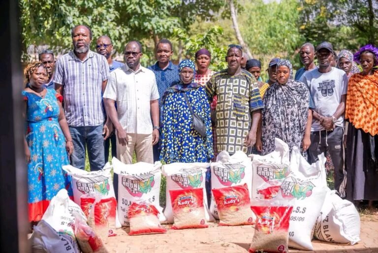 Réinsertion des ex-exploitants de la carrière de Pissy : 500 personnes reçoivent un appui en vivres 11 Réinsertion des ex-exploitants de la carrière de Pissy : 500 personnes reçoivent un appui en vivres 10