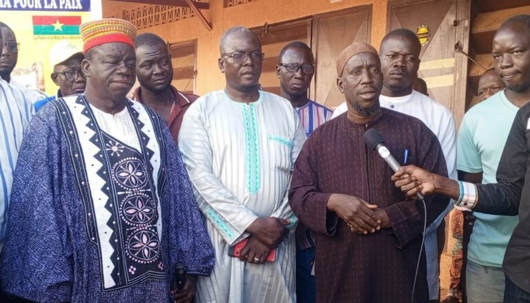 Des commerçants de Sankar Yar protestent contre l'agression des agents de la Brigade Labal.