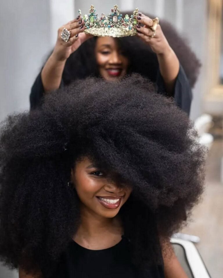 USA: Jessica Martinez détient désormais le record mondial de la plus grande afro 4 L' américaine Jessica Martinez détient désormais le record mondial de la plus grande afro.