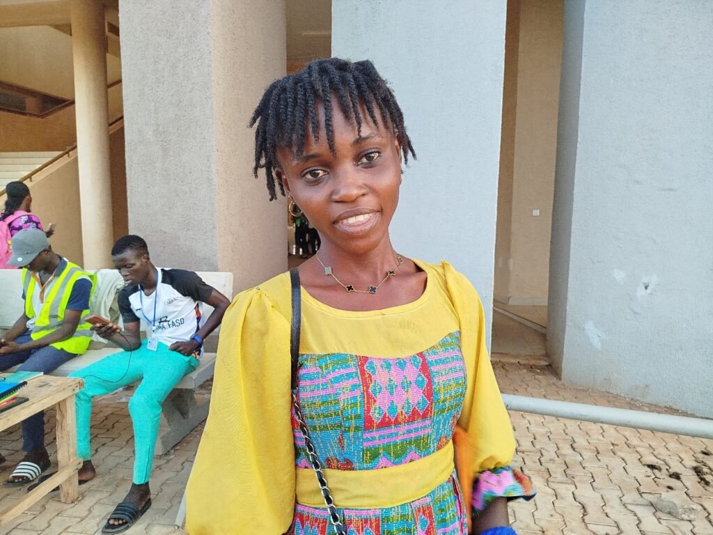 Harmattan et peau : « Lèvres, nez, pieds… j’ai une routine spéciale pour chacun », Danielle 5 Harmattan et peau : « Lèvres, nez, pieds… j’ai une routine spéciale pour chacun », Danielle 3