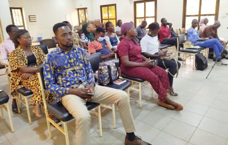 Ouagadougou: L' association JEA lance ses activités par une formation numérique 4 Des journalistes au lancement des activités de l'association JEA en collaboration avec l'association BIEN.