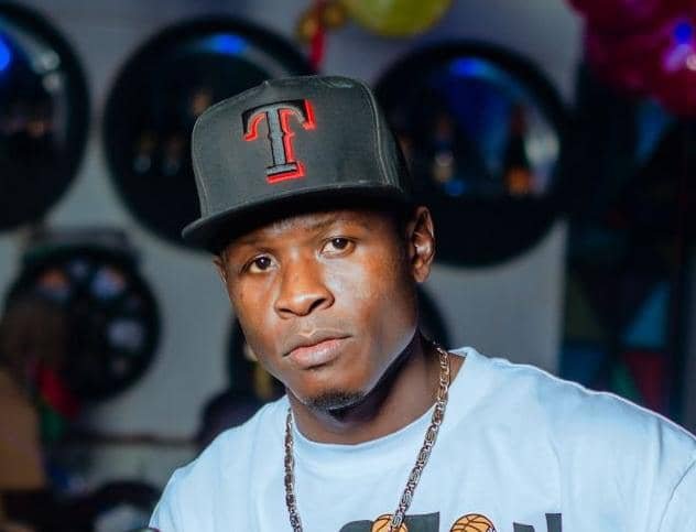 Lévis : Artiste DJ, il fabrique du savon et de l'eau de javel 100% local 2 Lévis Azanato est artiste et DJ burkinabè qui entreprend dans la production de' savons, de gel, et d'eau de javel 100% local.