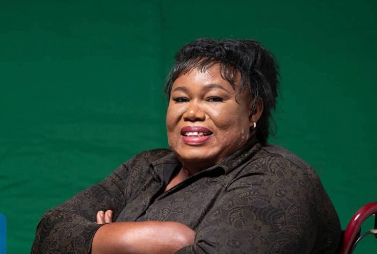 Rasmata Konfé alias l'Handicapable VIP a créé une table d'accouchement adaptée pour les femmes enceintes handicapées mais aussi pour les valides.