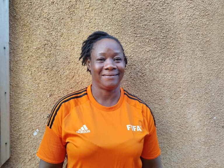 Awa Traoré/Bagio : Première femme à avoir coaché une équipe masculine 6 Awa Traoré/Bagio : Première femme à avoir coaché une équipe masculine. Aujourd'hui, elle est la 3e entraineur des Etalons Dames