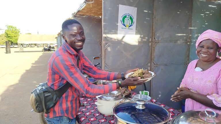 Grande brocante de solidarité : La générosité s’organise aussi autour du “consommons local” 5 La première édition de la grande brocante de solidarité se poursuit du 24 au 30 novembre 2025 à Ouagadougou à la Place de la Révolution.