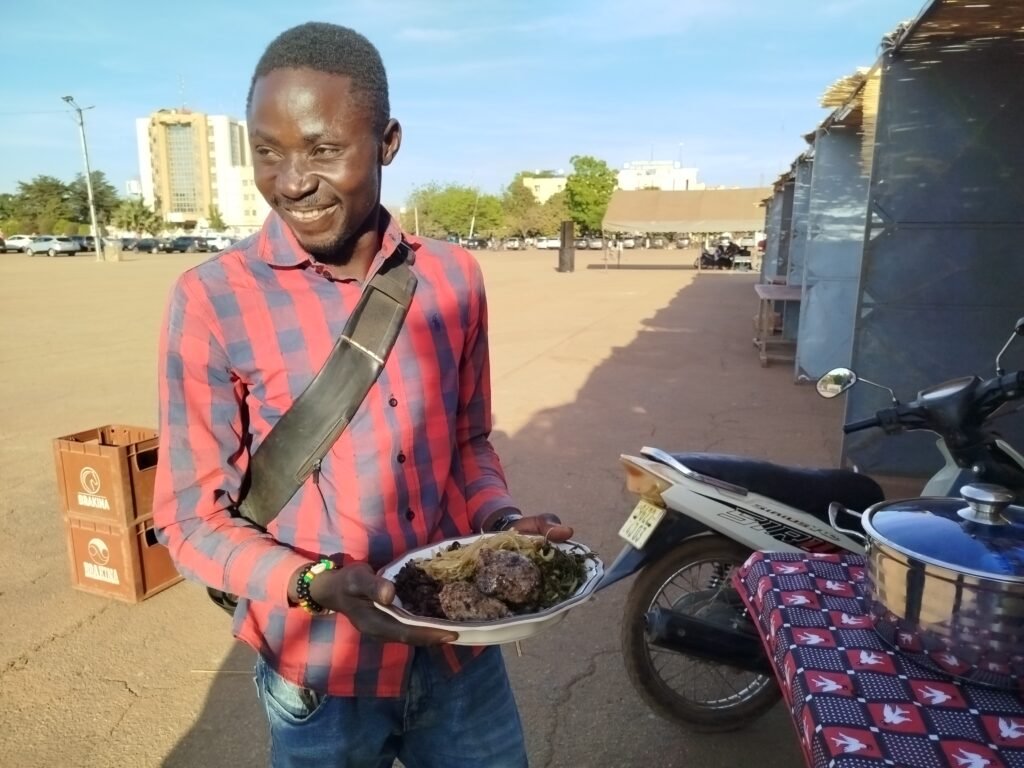 Grande brocante de solidarité : La générosité s’organise aussi autour du “consommons local” 2 Grande brocante de solidarité : La générosité s’organise aussi autour du “consommons local” 1