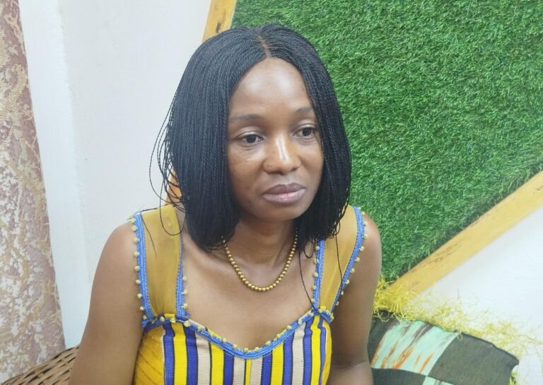 Élodie Somé : La voix de la santé-sécurité au travail au Burkina 8 Élodie Somé est Ingénieure en Qualité, Hygiène, Sécurité et Environnement (QHSE) et la promotrice de 1delible Consulting.