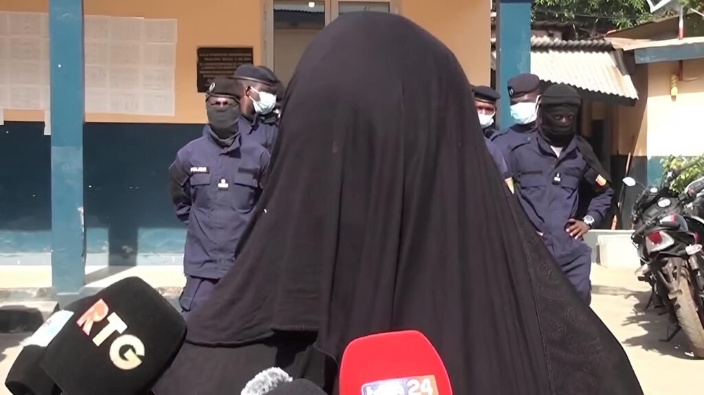 Assista est une récidive dans le trafic de drogue. En 2021, elle a purgée 3 dans de peine ferme pour trafic de cocaïne.