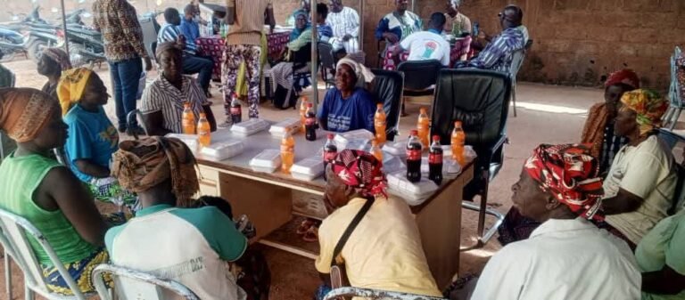 DɛmɛSira : Un repas communautaire avec 60 personnes marginalisées à Boussé 12
