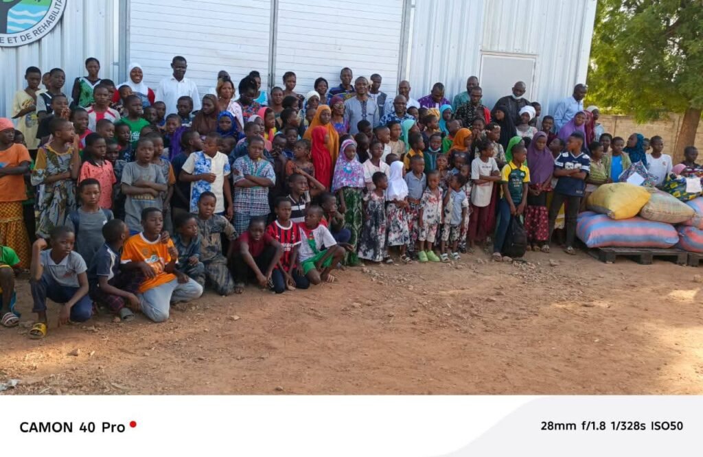 Dɛmɛ Sira: Élèves, ils font des dons d'une valeur de 1 millions FCFA à leur camarade 2