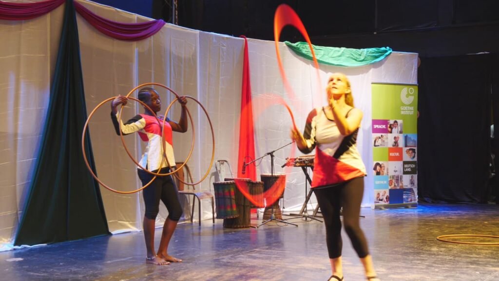 Cirque de Noël : Une vingtaine de jeunes filles démontrent leur talent au CENASA 3