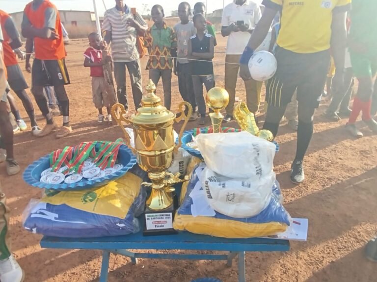 Football : Kamsonghin FC remporte le trophée du Maracana Zemstaaba 10 Kamsonghin FC remporte le trophée du Maracana Zemstaaba