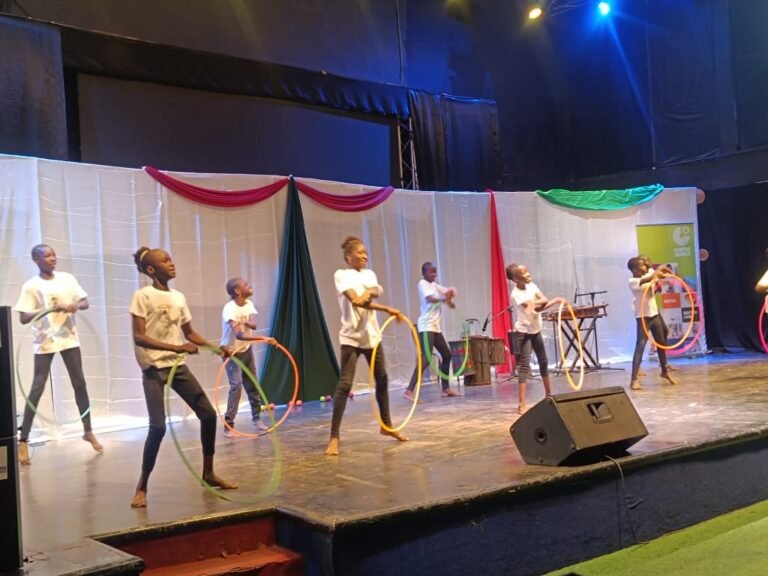 Cirque de Noël 2025