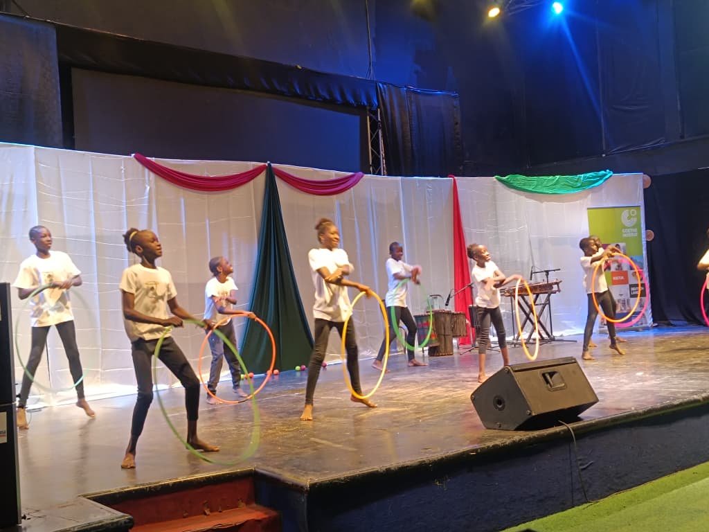 Cirque de Noël : Une vingtaine de jeunes filles démontrent leur talent au CENASA 2