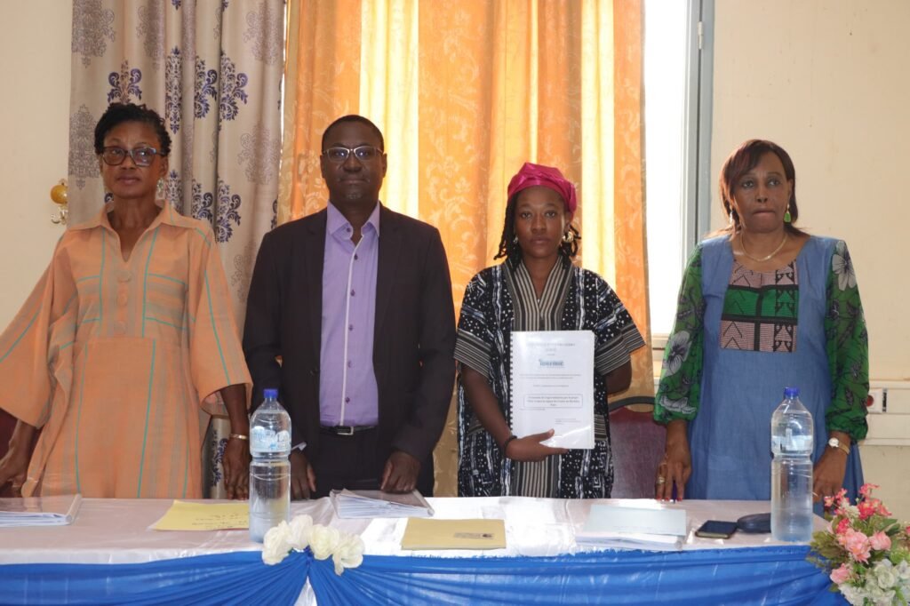 Master : Micaëlle Sam obtient son parchemin avec la mention Assez bien 3 Master : Micaëlle Sam obtient son parchemin avec la mention Assez bien 3