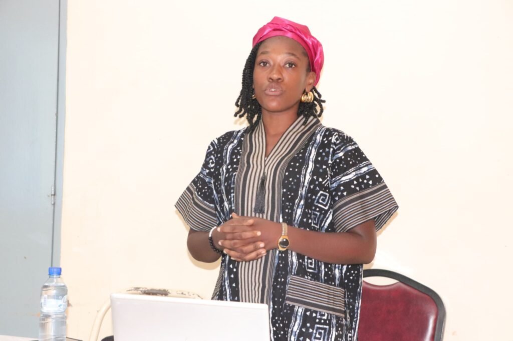 Master : Micaëlle Sam obtient son parchemin avec la mention Assez bien 2 Master : Micaëlle Sam obtient son parchemin avec la mention Assez bien 2