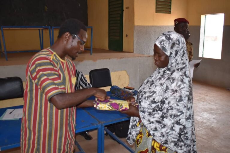 Tougan : 50 femmes de VDP reçoivent des pagnes grâce à un élan de solidarité citoyenne 3