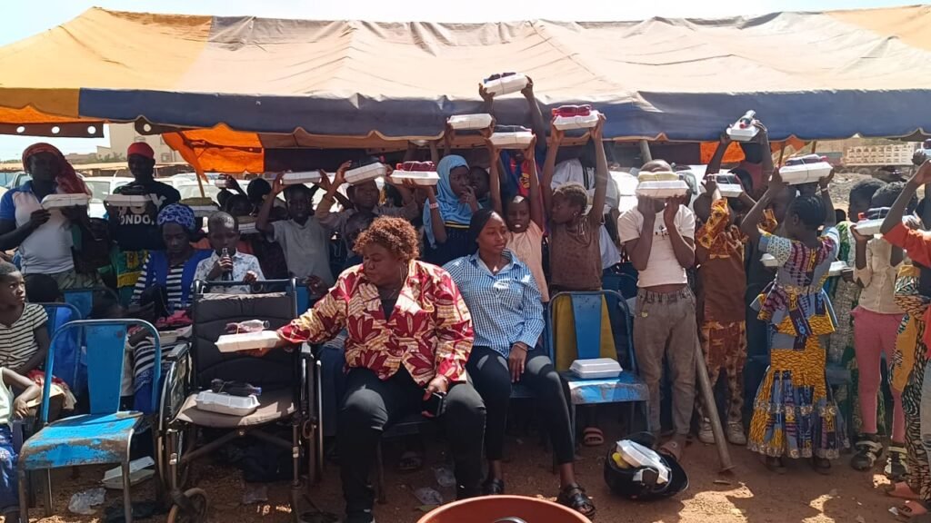 Arbre de Noël : La Perche de l’Inclusion redonne le sourire à plus de 400 enfants démunis 3