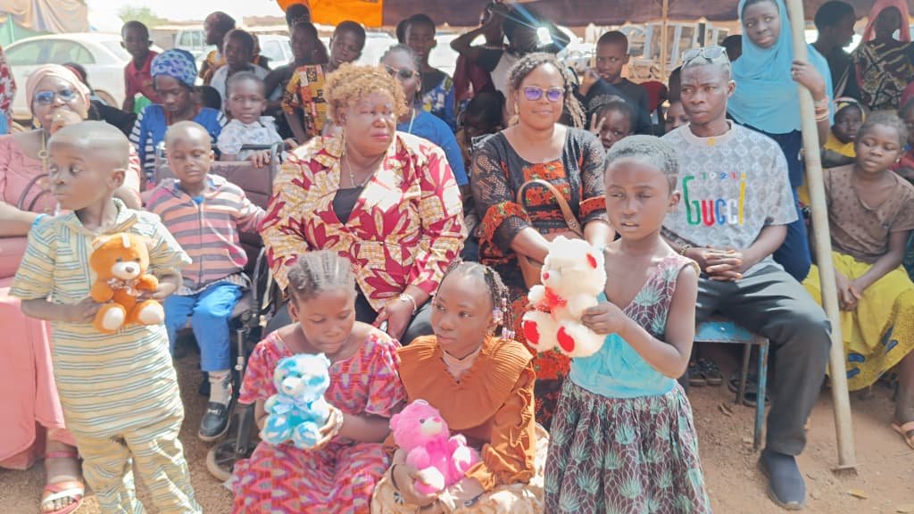 Arbre de Noël : La Perche de l’Inclusion redonne le sourire à plus de 400 enfants démunis 2