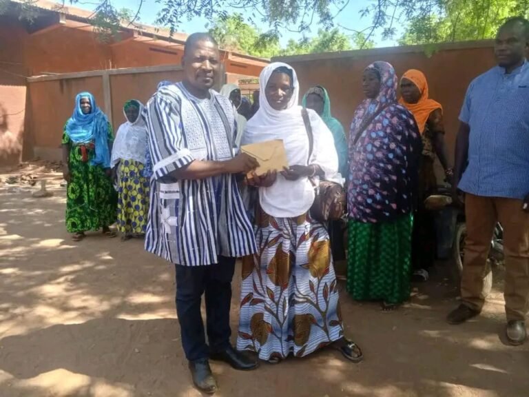 Banwa : Les femmes islamiques de Solenzo offrent 215 000 FCFA aux VDP 3