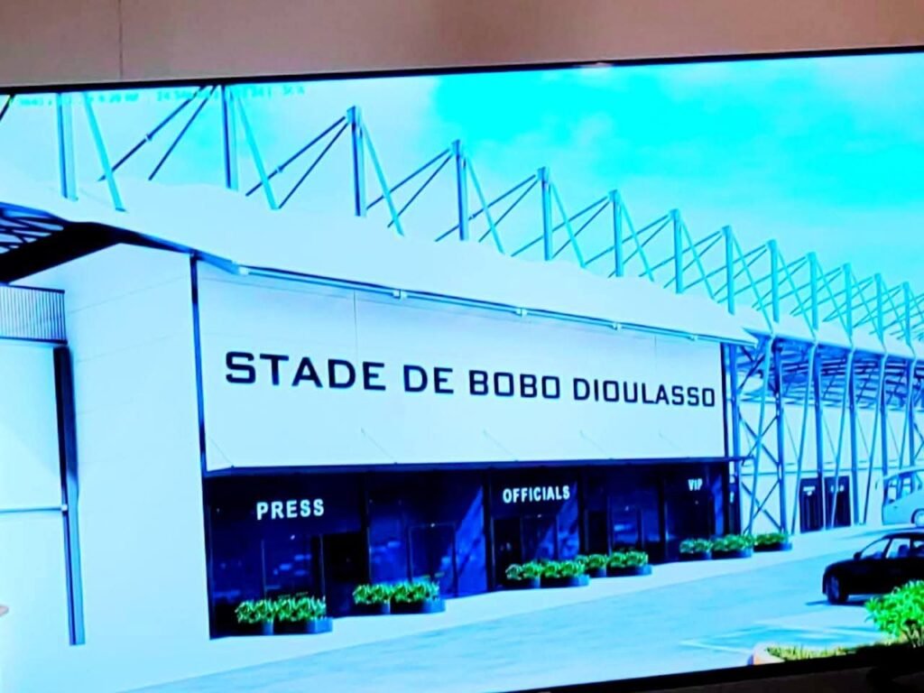 Infrastructures sportives : La Ministre Annick en visite de chantiers à Bobo 2 Infrastructures sportives : La Ministre Annick en visite de chantiers à Bobo 2