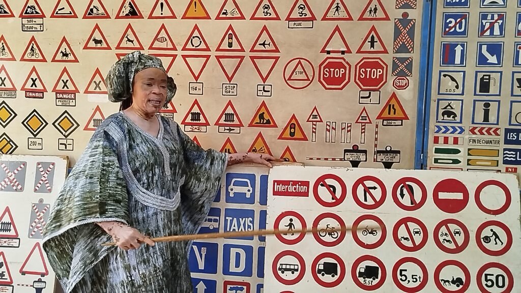 Bintou Traoré alias AE50: Une pionnière de l’auto-école 2 Bintou Traoré alias AE50: Une pionnière de l’auto-école 2