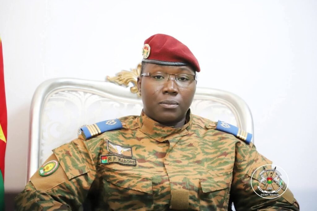 Remaniement ministériel : 5 femmes dans le nouveau gouvernement du Premier ministre Emmanuel Ouédraogo. 1