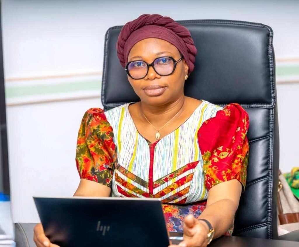 Remaniement ministériel : 5 femmes dans le nouveau gouvernement du Premier ministre Emmanuel Ouédraogo. 3