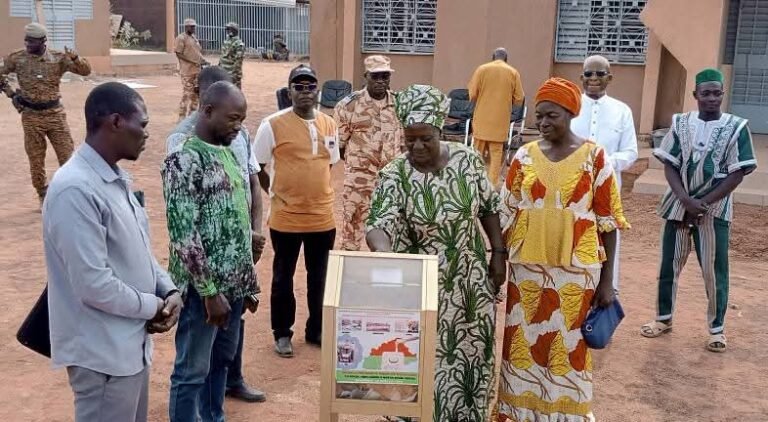 Campagne « Dɛmɛ Sira » : Founzan mobilise plus de 1,7 million FCFA pour la solidarité 1 Campagne « Dɛmɛ Sira » : Founzan mobilise plus de 1,7 million FCFA pour la solidarité 1