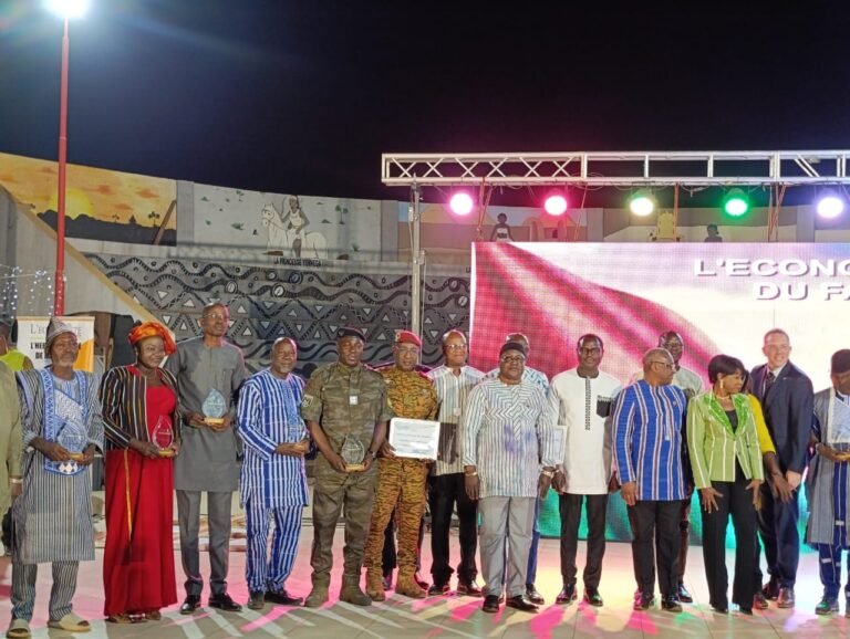 Personnalités de l’année : Dr Kadidjatou Guibleweogo Sore, seule femme distinguée parmi 14 acteurs 5 Personnalités de l’année : Dr Kadidjatou Guibleweogo Sore, seule femme distinguée parmi 14 acteurs 5