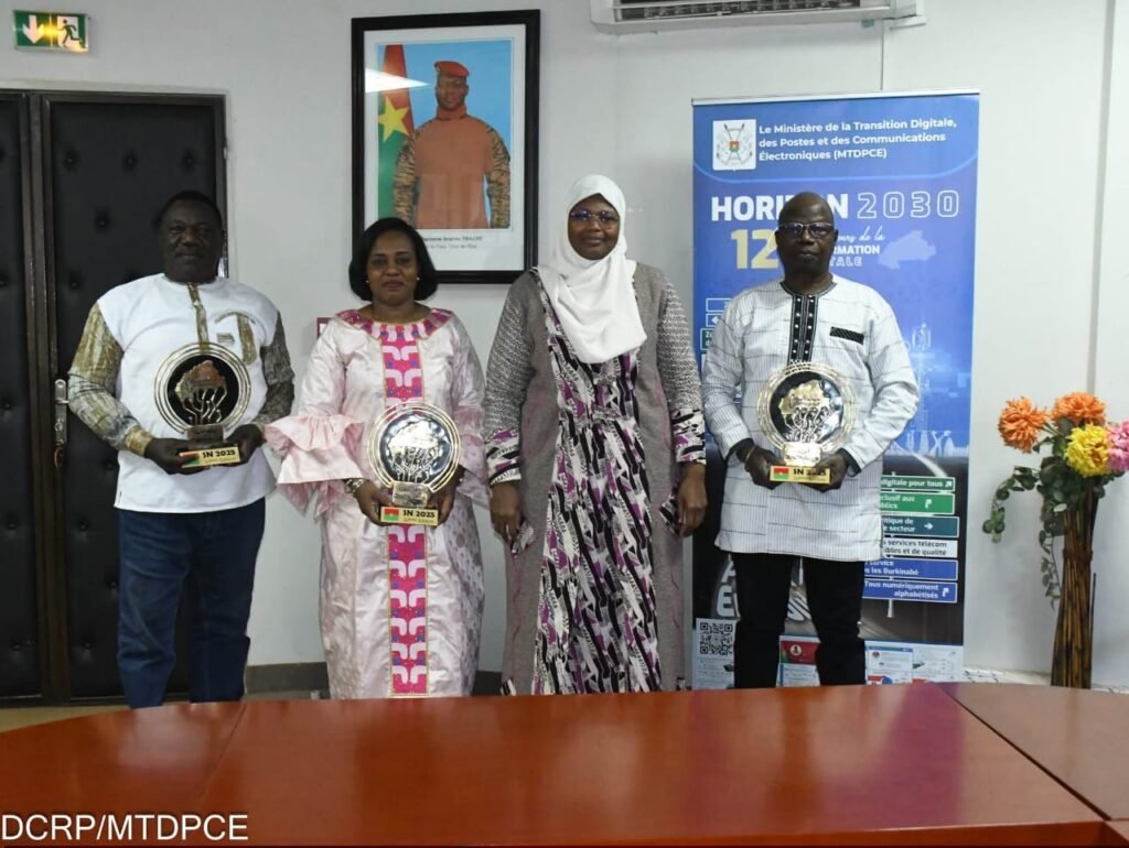 Semaine du numérique 2025 : 03 personnalités reçoivent leur Gambré d’honneur 3