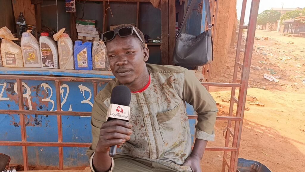 Rodrigue : Un mécanicien au style vestimentaire différent 2