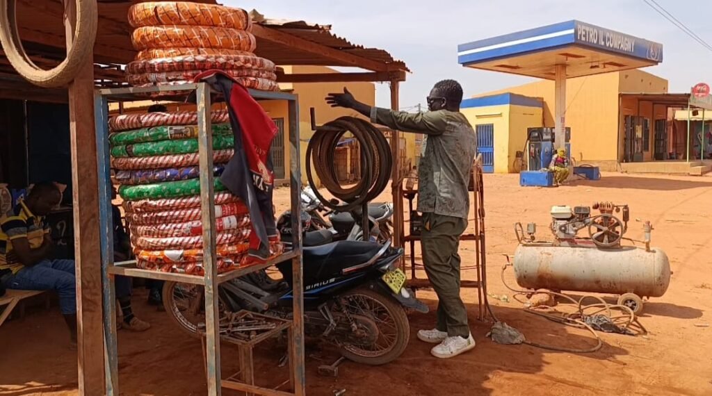 Rodrigue : Un mécanicien au style vestimentaire différent 4