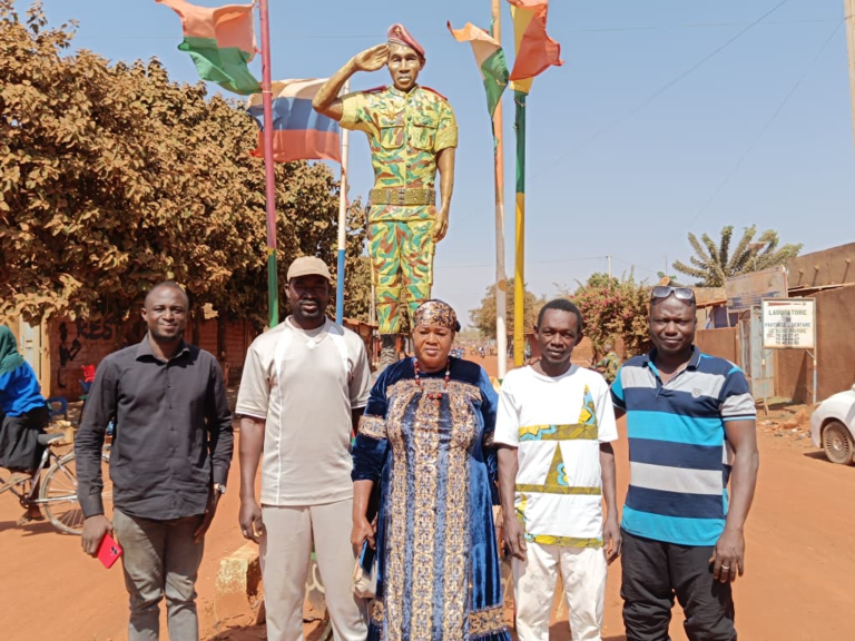 Wayiyans: De la veille citoyenne à l’action communautaire, une contribution en marge des politiques publiques 3 Wayiyans: De la veille citoyenne à l’action communautaire, une contribution en marge des politiques publiques 3