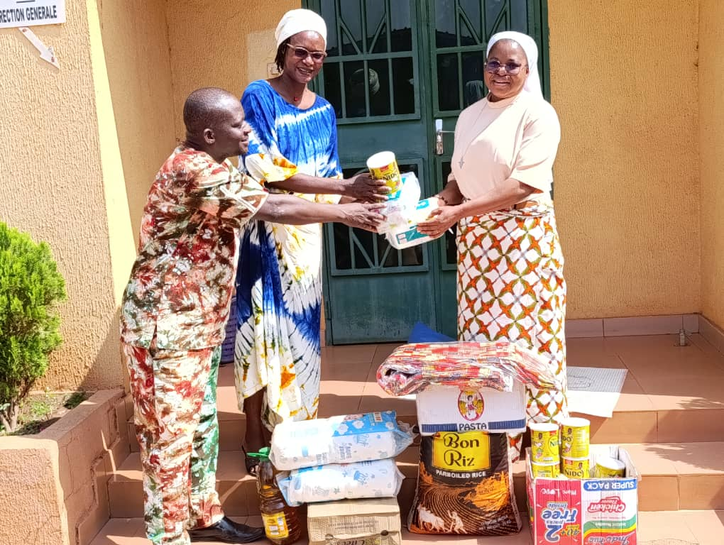 4 ans de MoussoNews : Don et moments de convivialité à Home Kisito 2