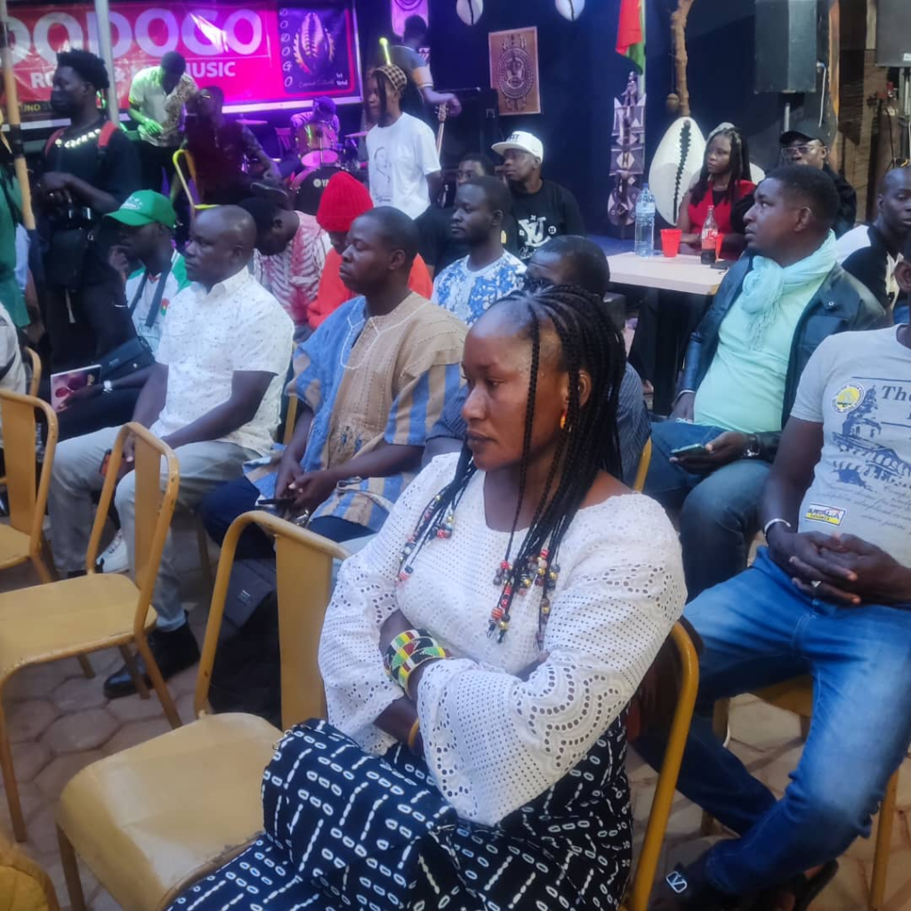 Musique: « Burkindi », le nouvel album de Kaam Naaba le Béni 3 Musique: « Burkindi », le nouvel album de Kaam Naaba le Béni 3