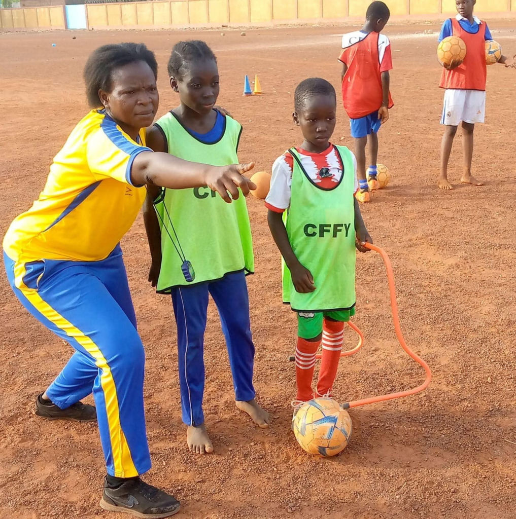 Football féminin : De joueuse à entraineur, le parcours passionnant de Pascaline Sana 4