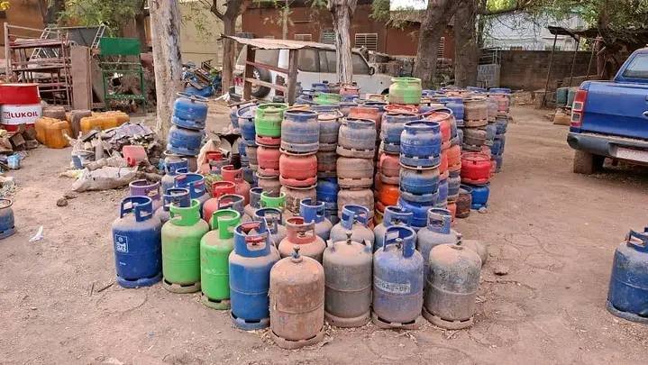 Burkina : Le ministre Poda ordonne la vente aux enchère immédiates des stocks de gaz saisis 6