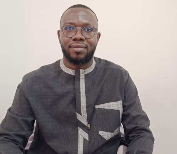 Dr Christian Nezien : Le chirurgien orthopédiste qui a opéré et sauvé plus de 1000 patients