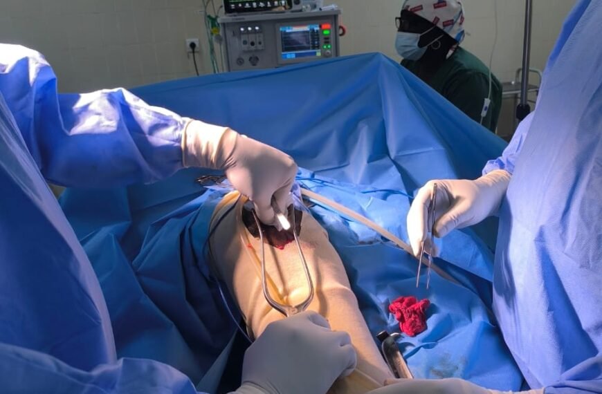 Santé : Une patiente de 65 ans bénéficie d’une prothèse intermédiaire totalisable de la hanche droite