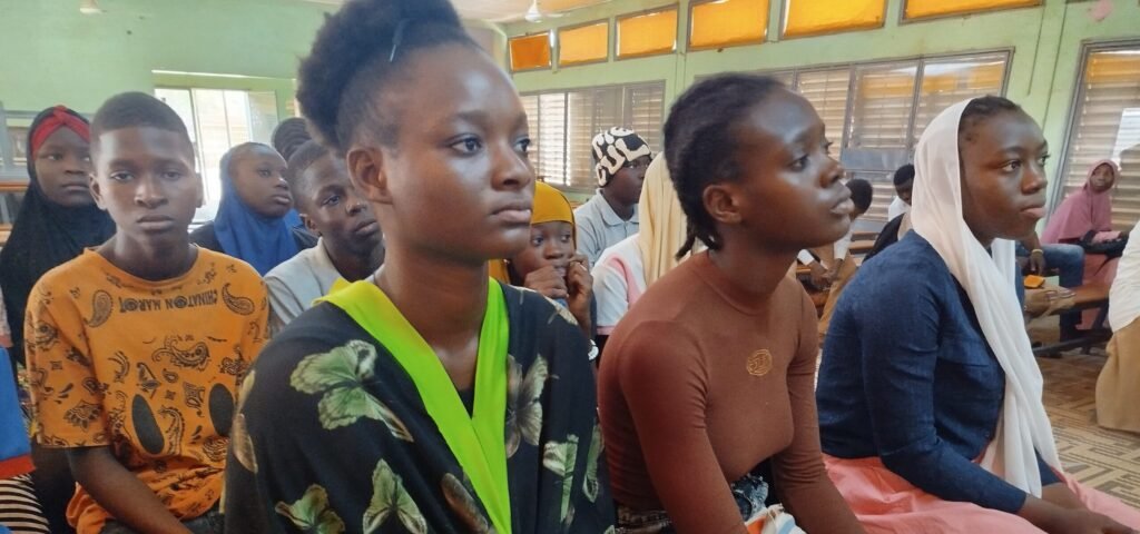 Ouagadougou : Une centaine de lycéens sensibilisés aux métiers techniques et à la santé sexuelle