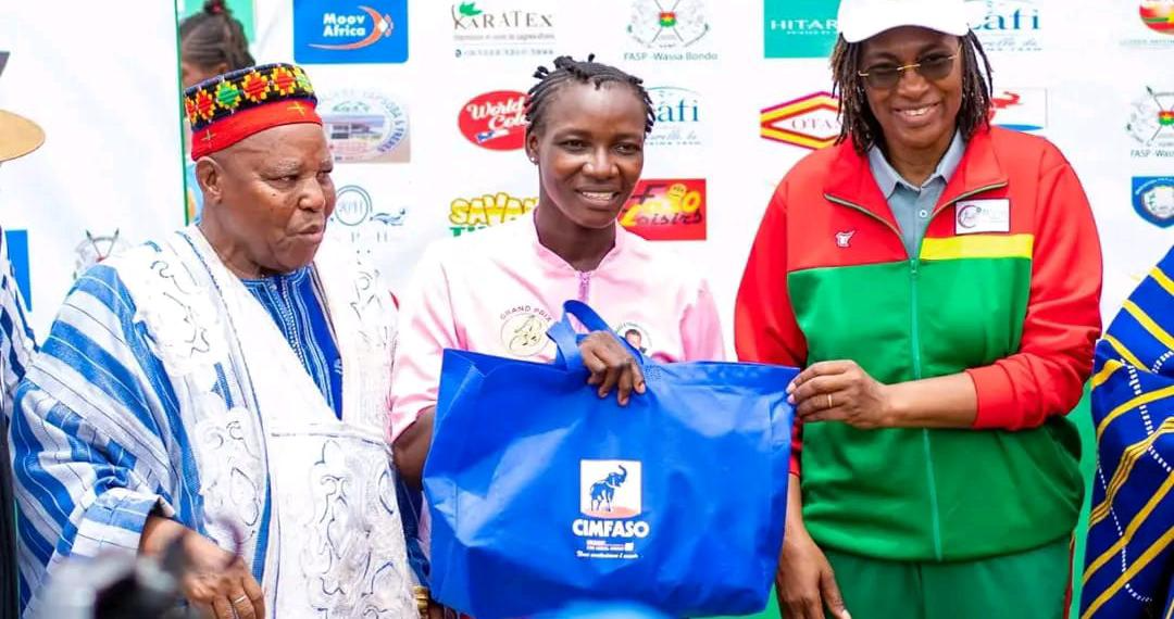 Cyclisme : Awa Bamogo remporte le Grand Prix 14