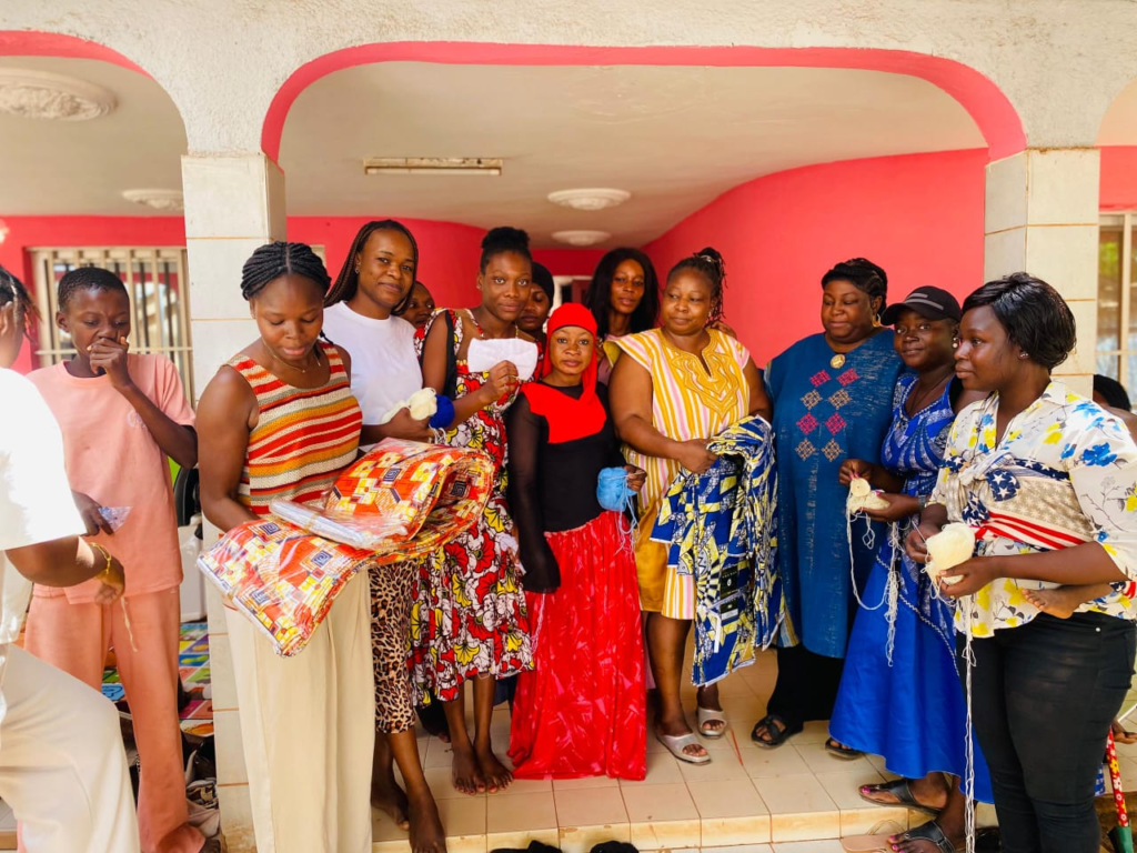 Autonomisation des femmes : Des veuves et mères célibataires formées au tricotage